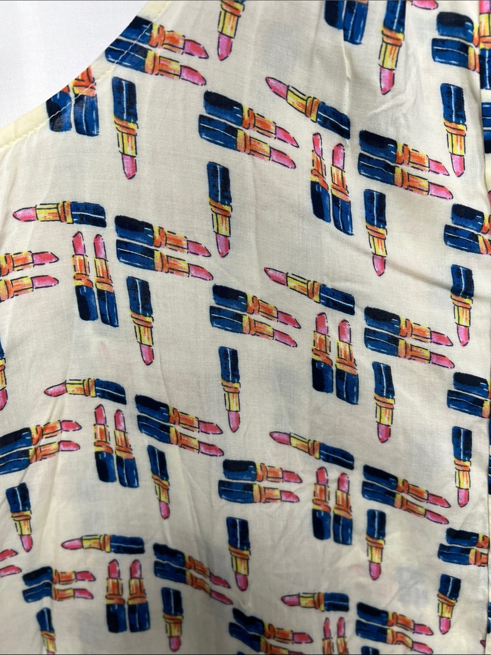 Maeve Cream Sleeveless Button-Front Top with Navy and Pink Lipstick Print - Picture 5 of 8